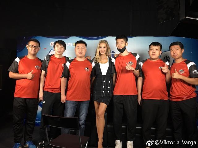 瓦尔加成为中超电竞大使！最美球星女友，和佩莱夫唱妇随
